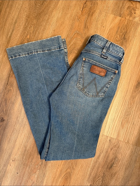 Wrangler Denim - Wrangler Women's Medium Blue Boot Cut Jeans 26X34
